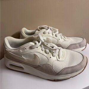Nike Women's Sneakers in White and Light Gray